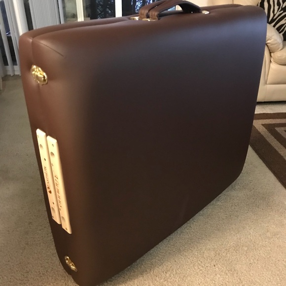 Alumnus Other Alumnus Earthlite Massage Table Poshmark